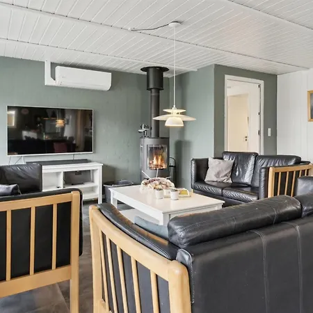 Akira - 250m From The Sea By Interhome